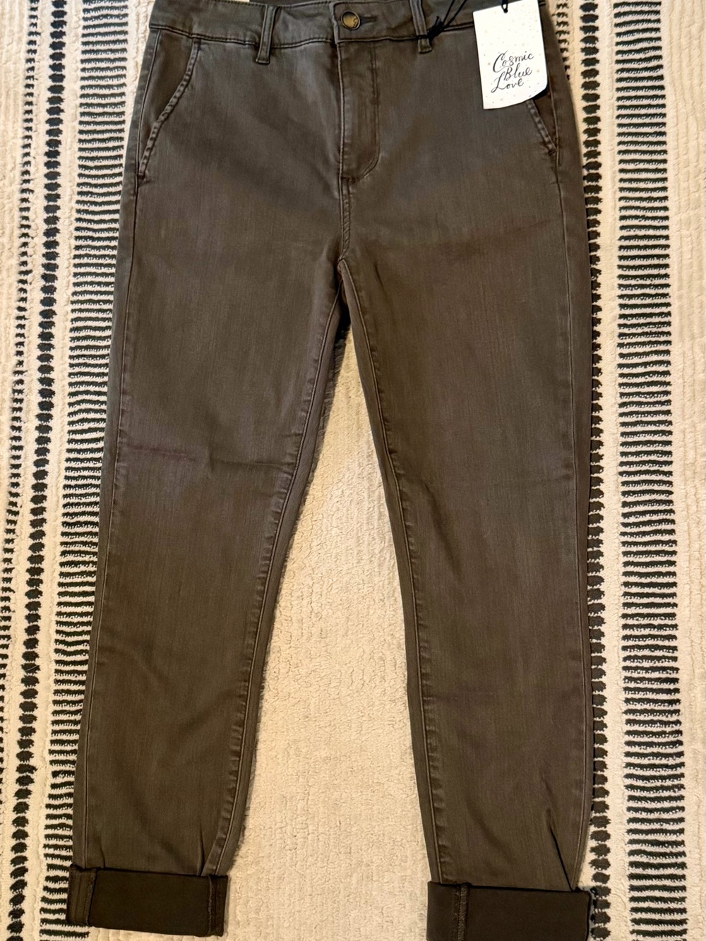 Cosmic Blue Love Women's Cropped Ankle Pants in Olive